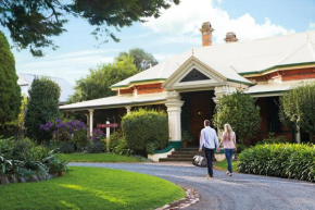 Гостиница Vacy Hall Toowoomba's Grand Boutique Hotel Since 1873  Тувумба